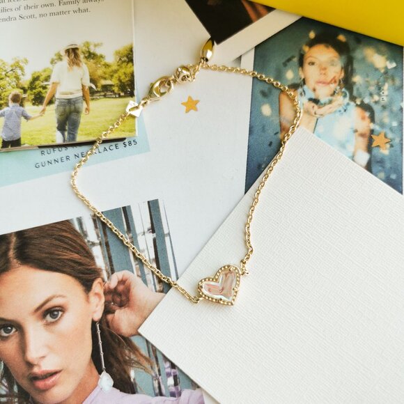 New Kendra Scott Ari Heart Dichroic Glass Chain Bracelet Gold - Picture 3 of 3